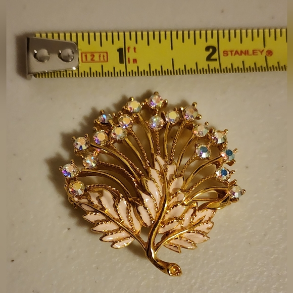 M. Jent sparkling rhinestones and light pink enamel brooch. - Picture 4 of 6